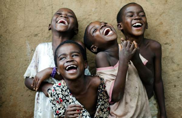 O mistério da epidemia de riso que atingiu a Tanzânia