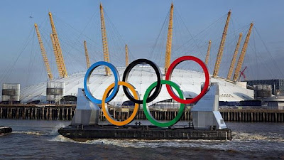 Vídeo de um OVNI sobrevoando a abertura dos jogos Olimpicos de Londres 2012