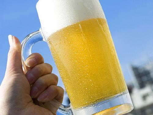 Homem morre em festival depois de beber seis litros de cerveja em 20 minutos