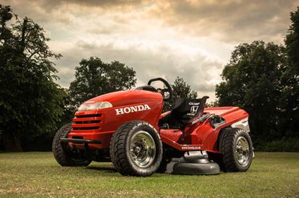 Honda HF2620: o cortador de grama que atinge 215 km/h
