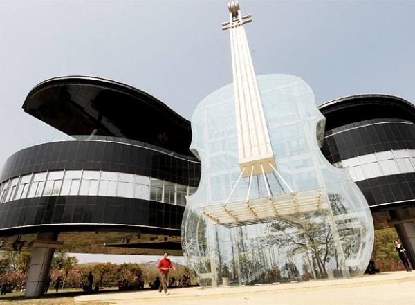Conheça a construção na China inspirada em instrumentos musicais-2
