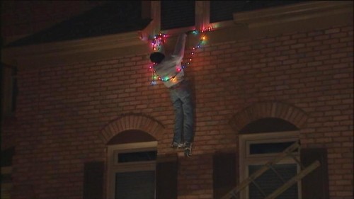 Mulher chama a polícia assustada pela decoração de natal do vizinho