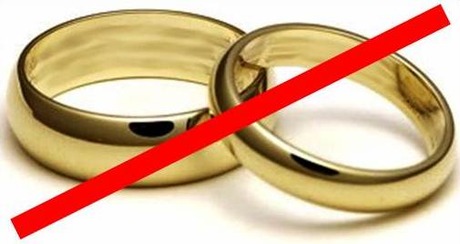 Mulher processa advogados por não avisarem que acordo de divórcio iria acabar com seu casamento