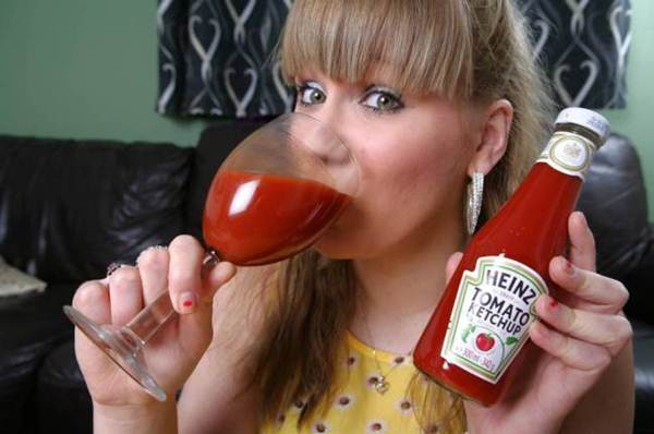 Estudante viciada em ketchup come 75 kg desse condimento a cada ano
