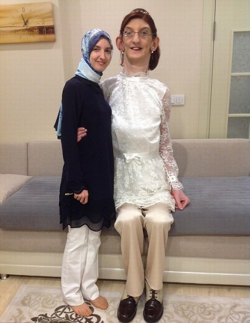 Com 2,13 metros adolescente turca é a mais alta do mundo