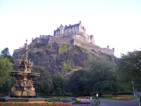 Castelo de Edimburgo: Conheça a história desse lugar mal assombrado