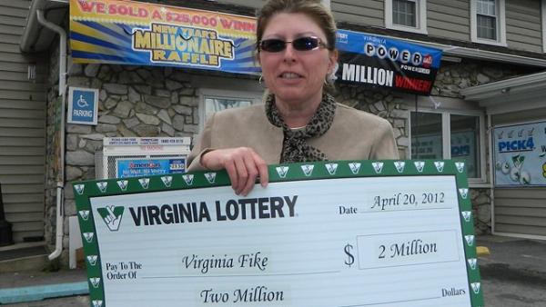 Mulher ganha duas vezes na loteria no mesmo dia
