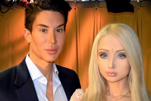O encontro bizarro entre Ken e Barbie humanos aconteceu