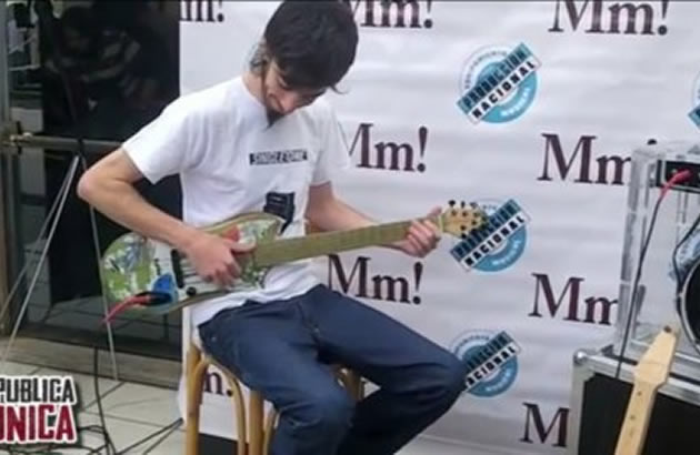 Artista argentino usa skates velhos para fazer guitarras