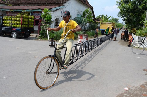 Maior bicicleta da Indonésia possui 13,5 metros